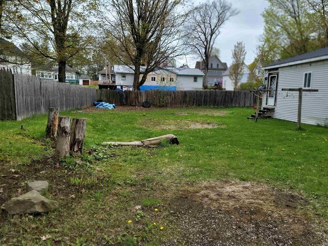 75 Indian Point Street, Newport City, VT 05855