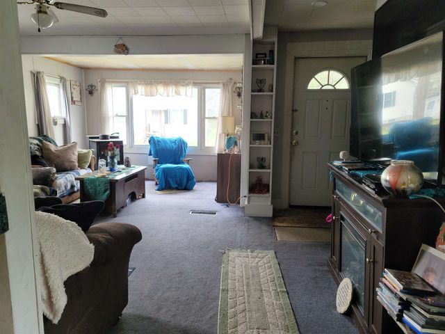 75 Indian Point Street, Newport City, VT 05855