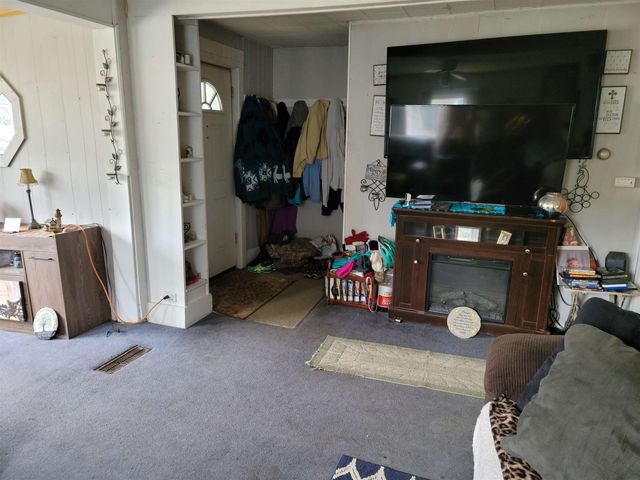 75 Indian Point Street, Newport City, VT 05855