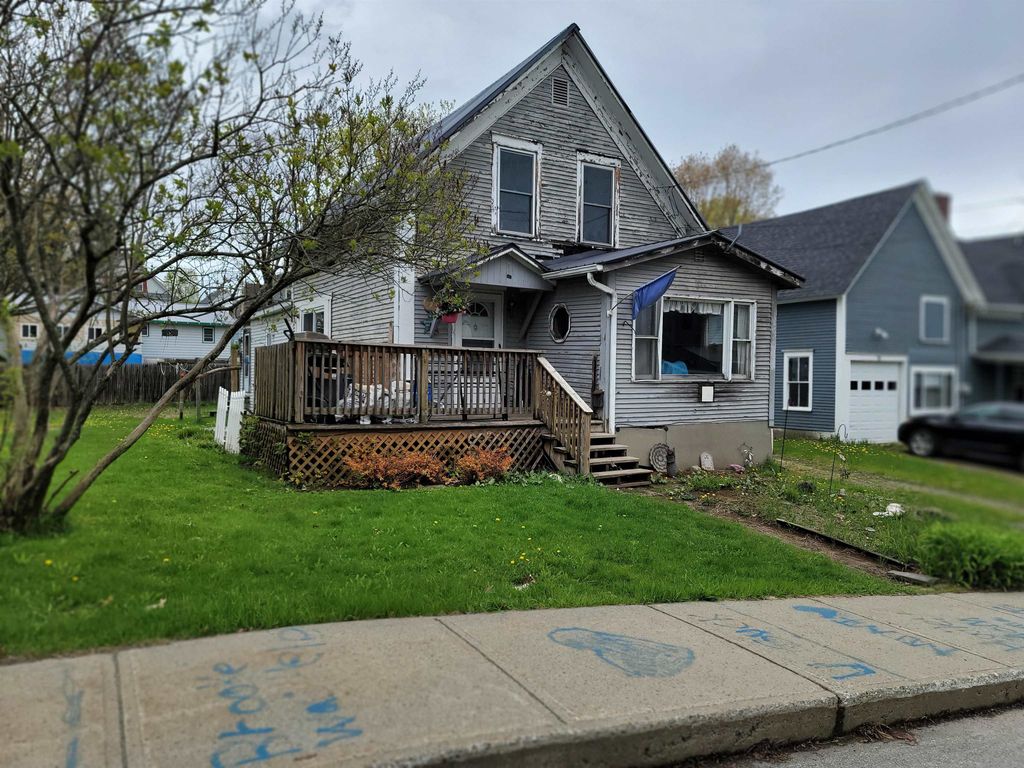 75 Indian Point Street, Newport City, VT 05855