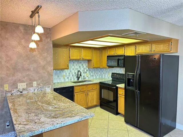 7965 Terrace Rock Way 202, Las Vegas, NV 89128