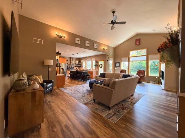 485 Whispering Springs DRIVE, Fond Du Lac, WI 54937