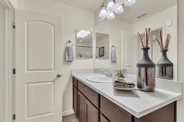 4012 Branigan Lake Way, Rancho Cordova, CA 95742