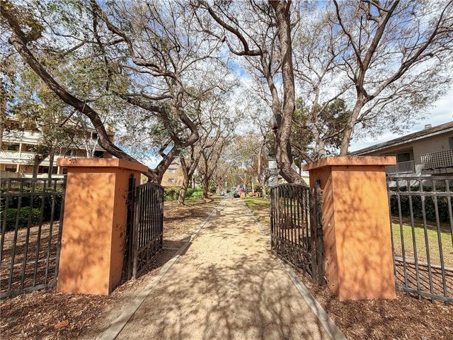 2343 E 17th Street 205, Long Beach, CA 90804