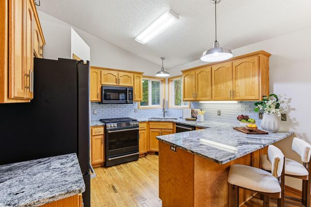 544 Maple Knoll Way NW, Saint Michael, MN 55376