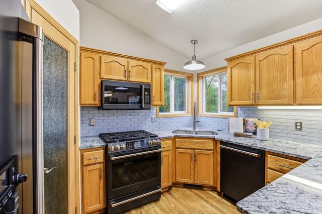 544 Maple Knoll Way NW, Saint Michael, MN 55376