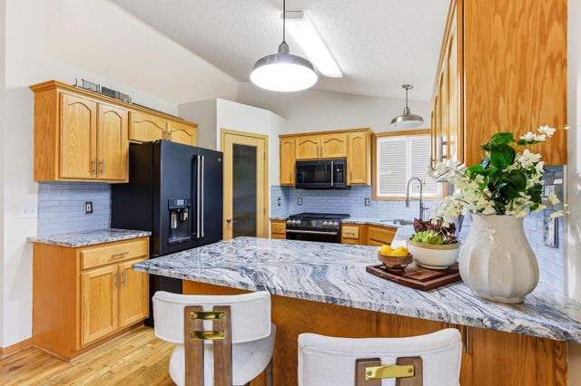 544 Maple Knoll Way NW, Saint Michael, MN 55376