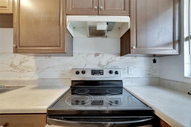 8720 N 48TH STREET, Tampa, FL 33617