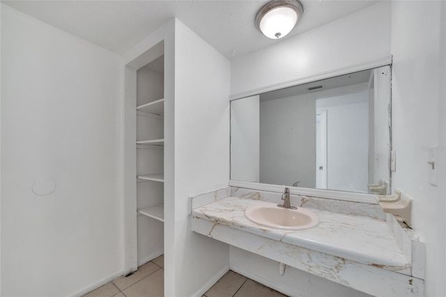 8720 N 48TH STREET, Tampa, FL 33617