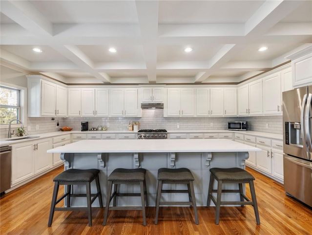 3926 Thompson Lake Drive, Buford, GA 30519