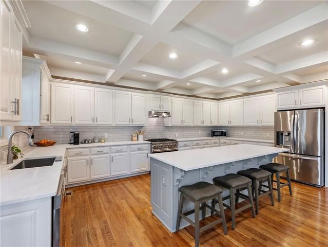 3926 Thompson Lake Drive, Buford, GA 30519