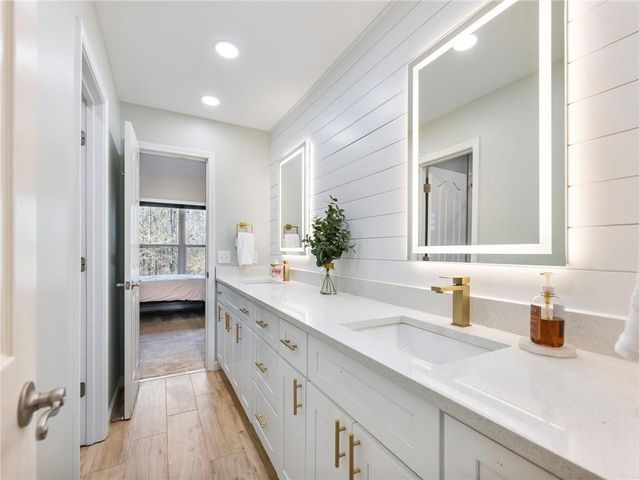 3926 Thompson Lake Drive, Buford, GA 30519