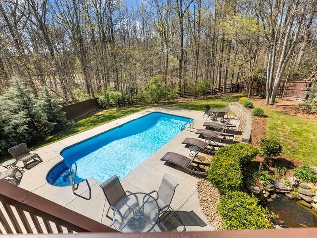 3926 Thompson Lake Drive, Buford, GA 30519