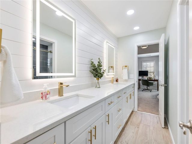 3926 Thompson Lake Drive, Buford, GA 30519