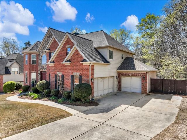 3926 Thompson Lake Drive, Buford, GA 30519