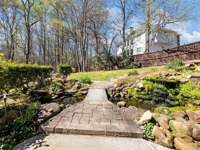 3926 Thompson Lake Drive, Buford, GA 30519