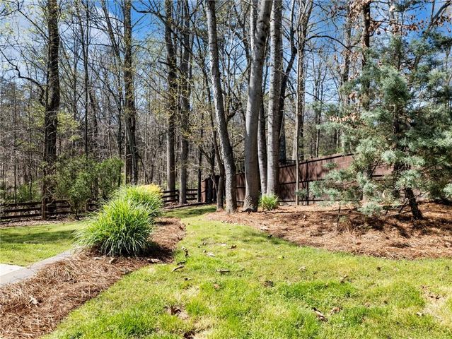 3926 Thompson Lake Drive, Buford, GA 30519