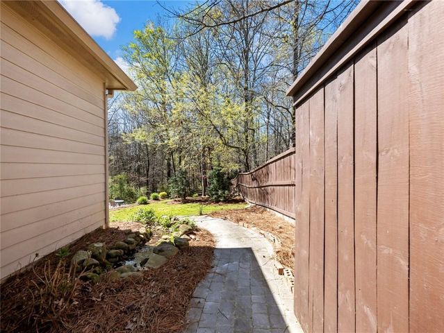 3926 Thompson Lake Drive, Buford, GA 30519