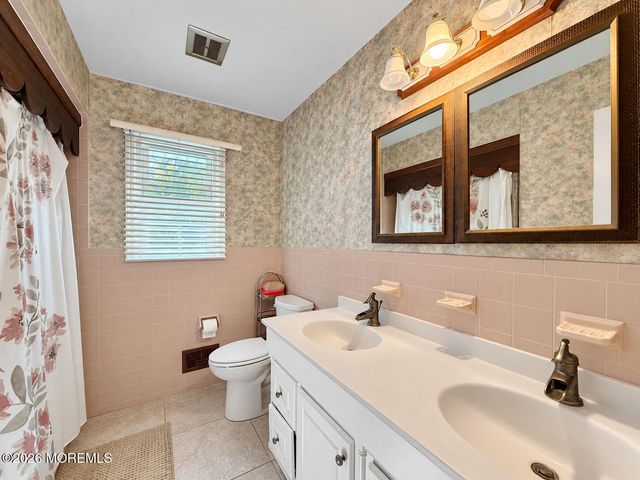 11 Glenmere Place, Old Bridge, NJ 08857