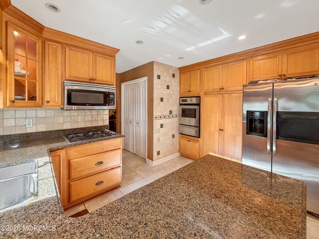 11 Glenmere Place, Old Bridge, NJ 08857
