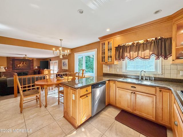 11 Glenmere Place, Old Bridge, NJ 08857