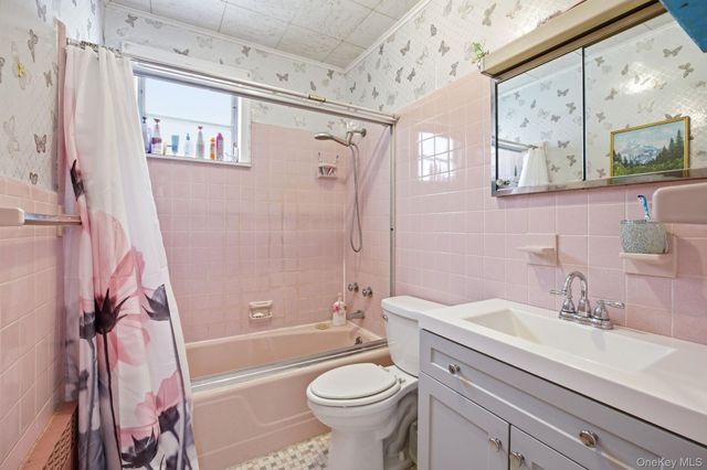 7824 86th Street, Glendale, NY 11385