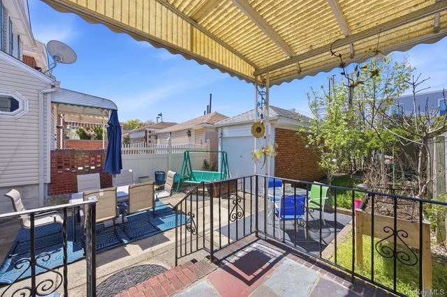 7824 86th Street, Glendale, NY 11385