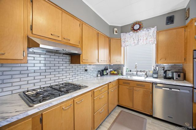 7824 86th Street, Glendale, NY 11385