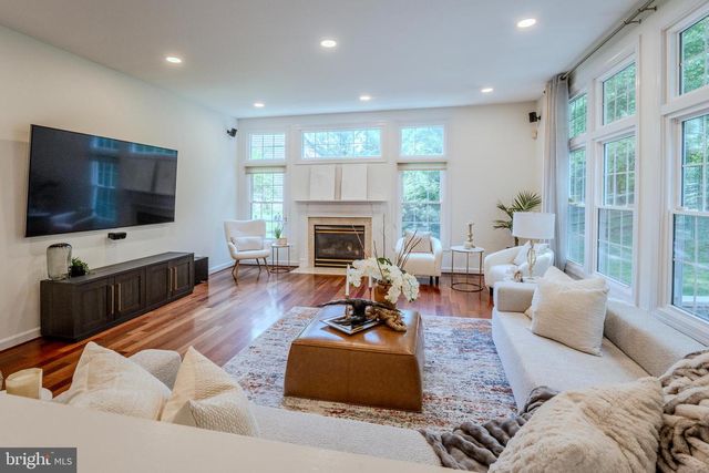 4907 ELSA CT, Fairfax, VA 22030