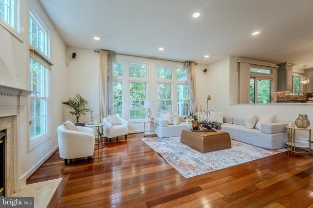 4907 ELSA CT, Fairfax, VA 22030