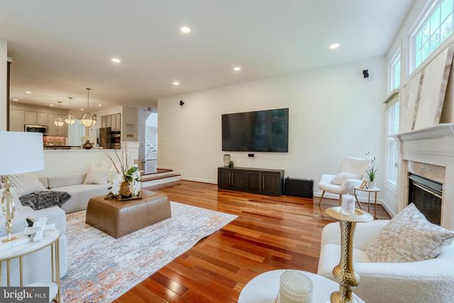 4907 ELSA CT, Fairfax, VA 22030