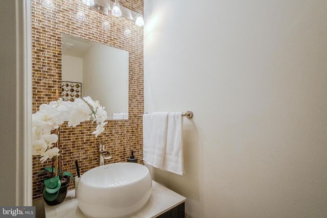 4907 ELSA CT, Fairfax, VA 22030