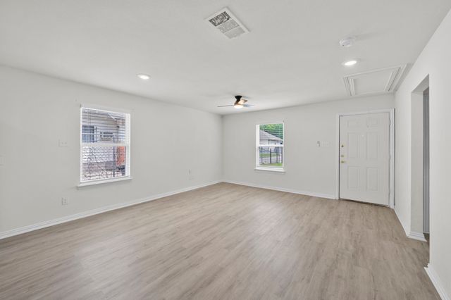 1317 Denver. Avenue, Fort Worth, TX 76164