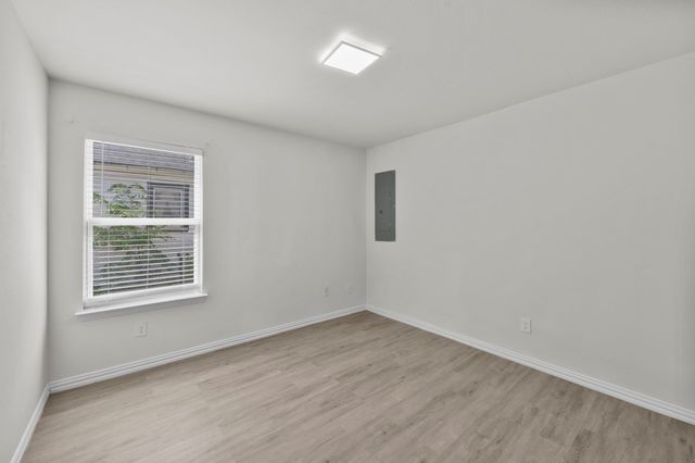 1317 Denver. Avenue, Fort Worth, TX 76164