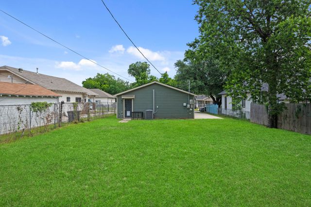 1317 Denver. Avenue, Fort Worth, TX 76164