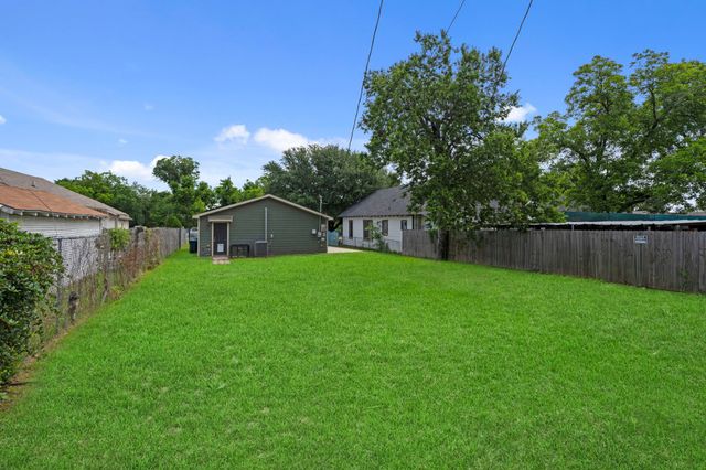1317 Denver. Avenue, Fort Worth, TX 76164