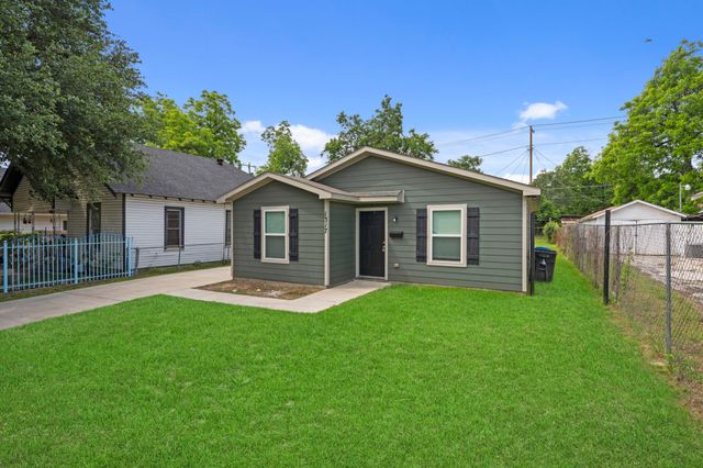1317 Denver. Avenue, Fort Worth, TX 76164