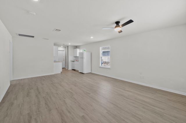 1317 Denver. Avenue, Fort Worth, TX 76164