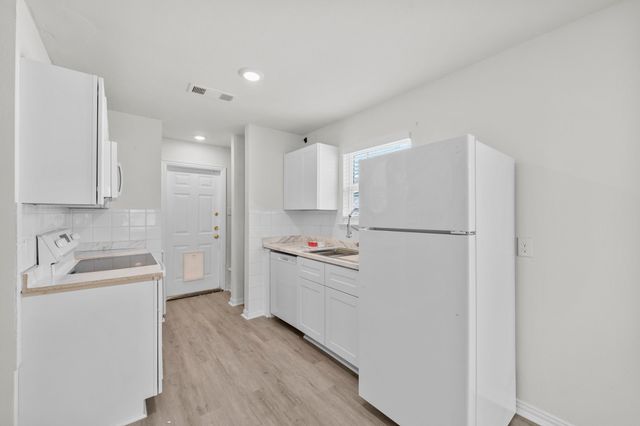 1317 Denver. Avenue, Fort Worth, TX 76164