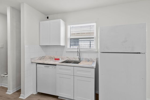1317 Denver. Avenue, Fort Worth, TX 76164