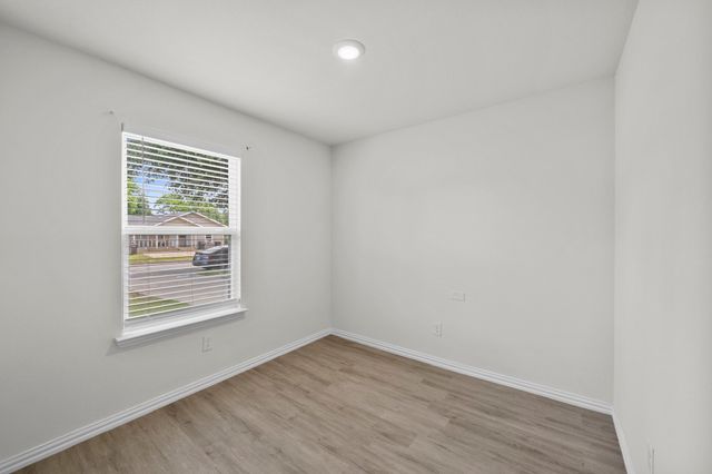 1317 Denver. Avenue, Fort Worth, TX 76164