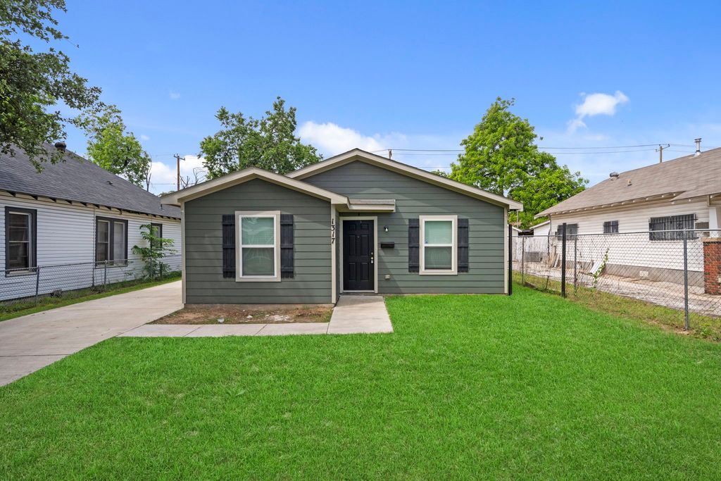 1317 Denver. Avenue, Fort Worth, TX 76164