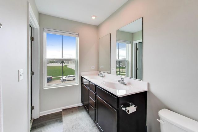 470 E Meadowdale Circle, Hampshire, IL 60140