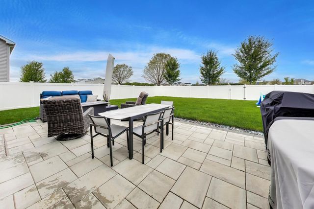 470 E Meadowdale Circle, Hampshire, IL 60140