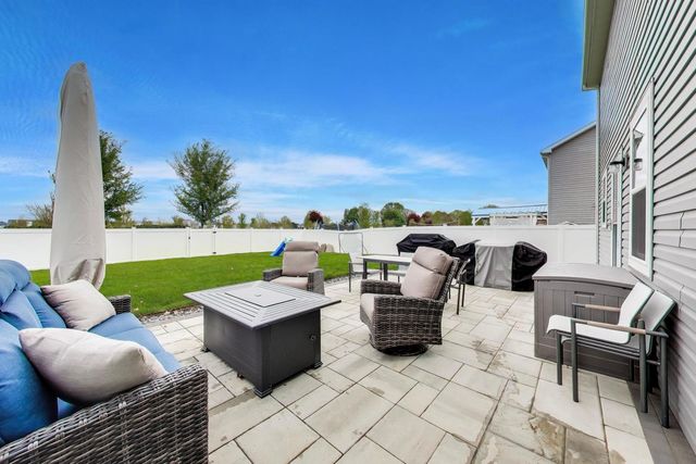 470 E Meadowdale Circle, Hampshire, IL 60140