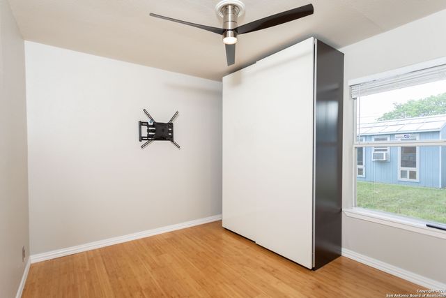 229 Weathercock Lane, Windcrest, TX 78239