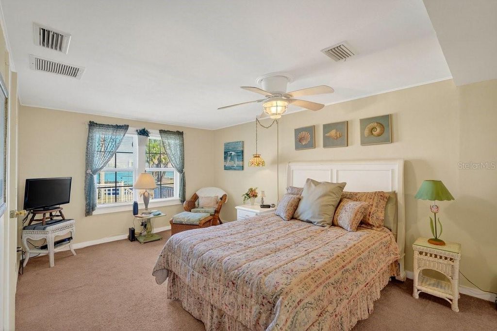 Image 6 of property listing at 4390 HALIFAX DRIVE, Port Orange, FL 32127