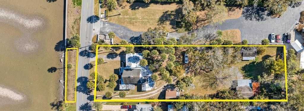 Image 7 of property listing at 4390 HALIFAX DRIVE, Port Orange, FL 32127