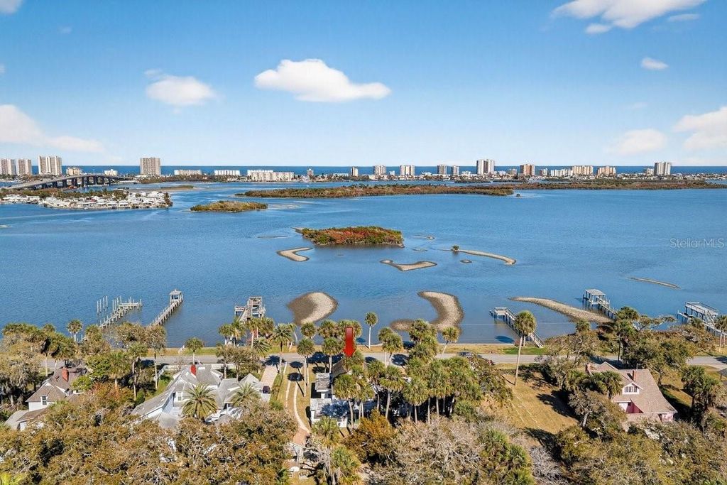 Image 10 of property listing at 4390 HALIFAX DRIVE, Port Orange, FL 32127