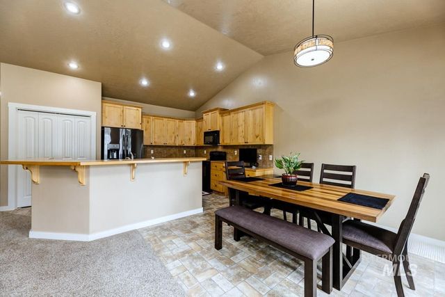 2512 N Tweedbrook Avenue, Meridian, ID 83646